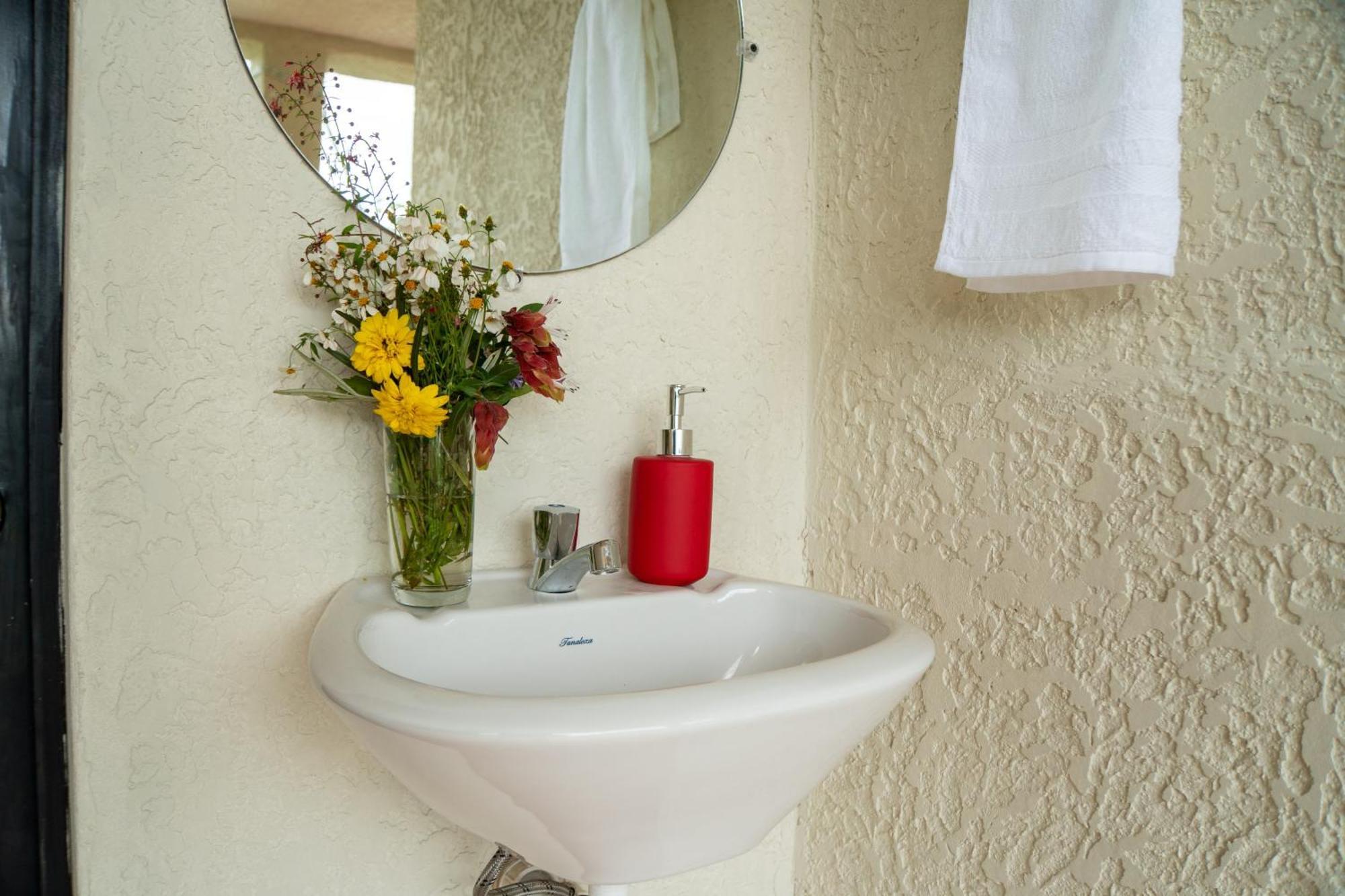 Rancho Fortaleza -Hotel & Spa- San Antonio Palopo ภายนอก รูปภาพ